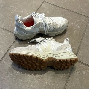 Veja Venturi Trainer Sneakers. Size 39